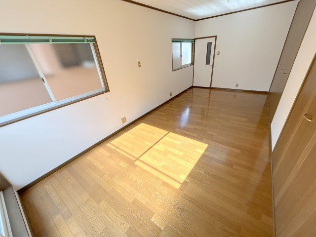 壱分町戸建の洋室