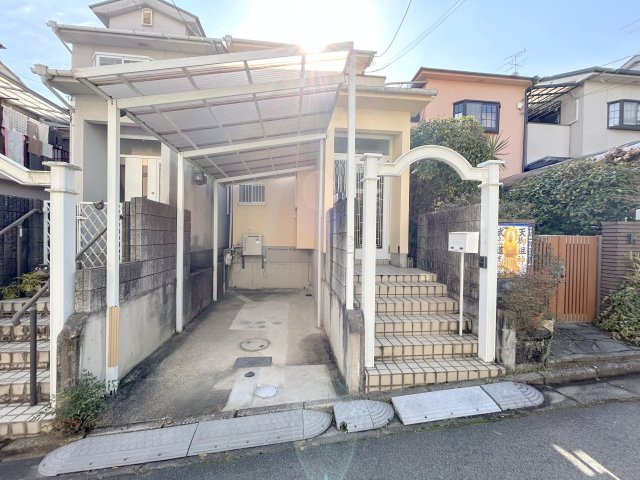 壱分町戸建の駐車場