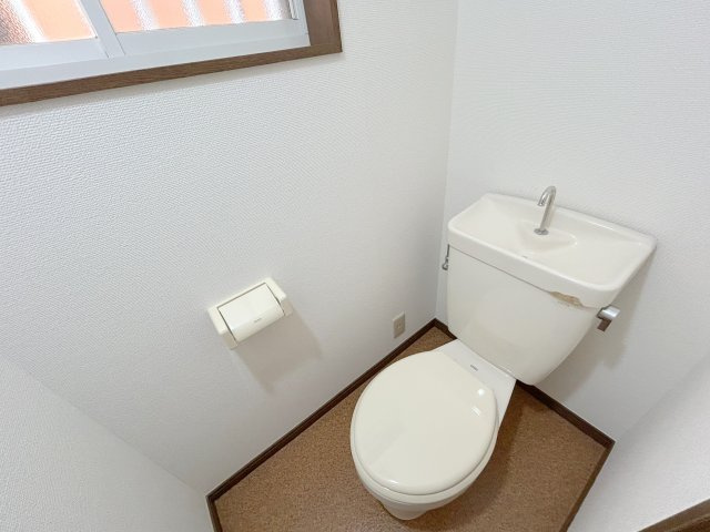 壱分町戸建のトイレ