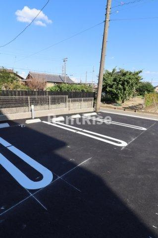 セジュール秀峰の駐車場