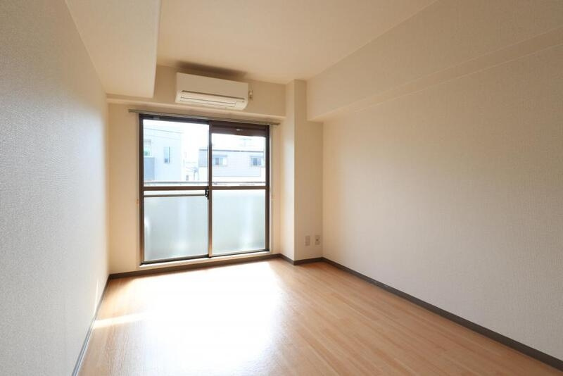 メゾン・ド・エミュウの居間・リビング