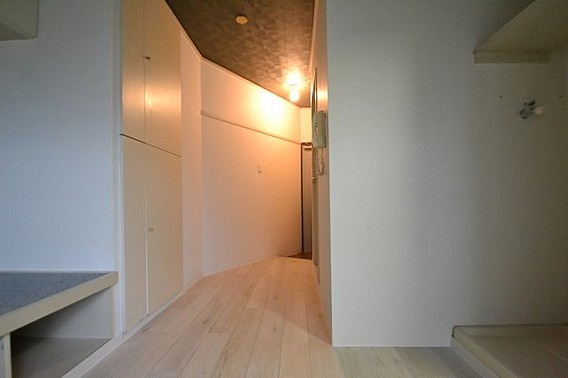 Dcourt六甲（旧ドミトリー阪急六甲）の居間・リビング