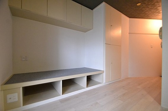 Dcourt六甲（旧ドミトリー阪急六甲）の居間・リビング