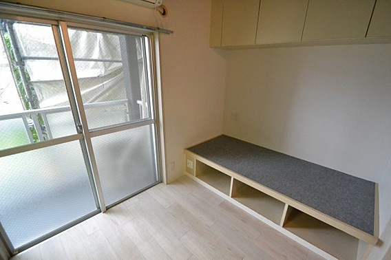 Dcourt六甲（旧ドミトリー阪急六甲）の居間・リビング