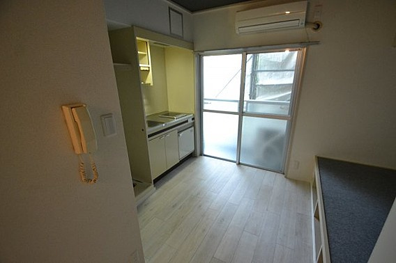 Dcourt六甲（旧ドミトリー阪急六甲）の居間・リビング