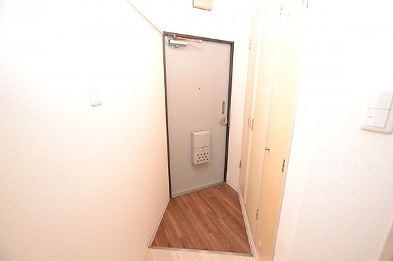 Dcourt六甲（旧ドミトリー阪急六甲）の玄関