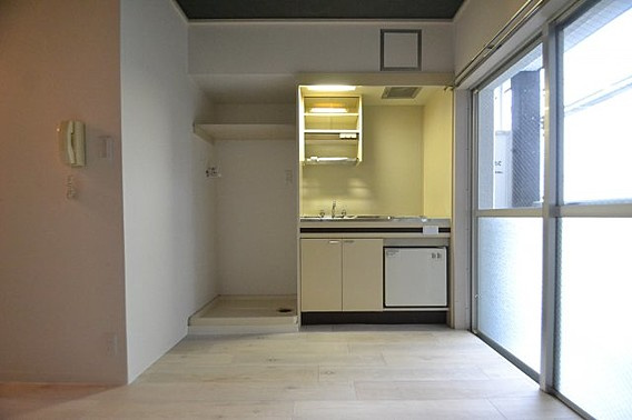 Dcourt六甲（旧ドミトリー阪急六甲）の居間・リビング