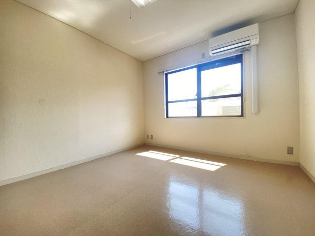 ライフイン芦屋弐番館の洋室