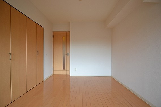 ワコーレアルテ上筒井の洋室