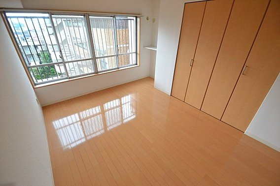 ワコーレアルテ上筒井の洋室