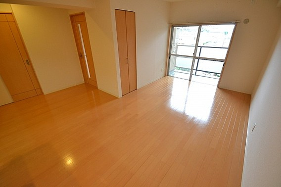 ワコーレアルテ上筒井の居間・リビング