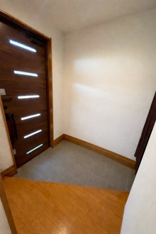 西区水谷２丁目中古戸建の玄関