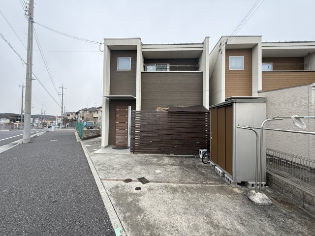 西区水谷２丁目中古戸建の前面道路含む現地写真