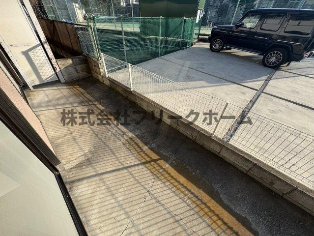 三鷹市牟礼１丁目のアパートのバルコニー