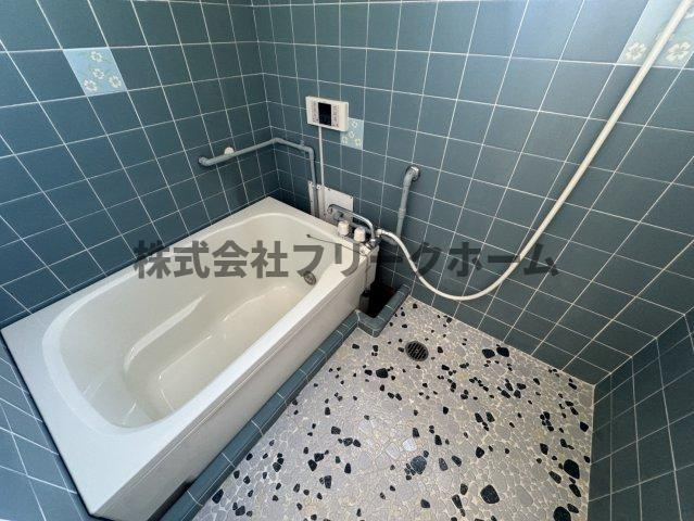 三鷹市牟礼１丁目のアパートの浴室