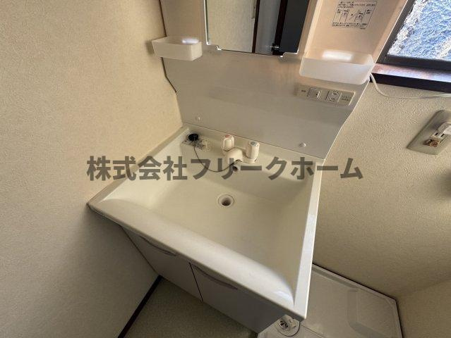 三鷹市牟礼１丁目のアパートの洗面所