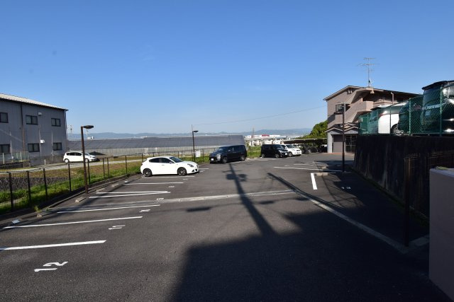 レヴェンテ翠香の駐車場|ゆとりのある駐車場です