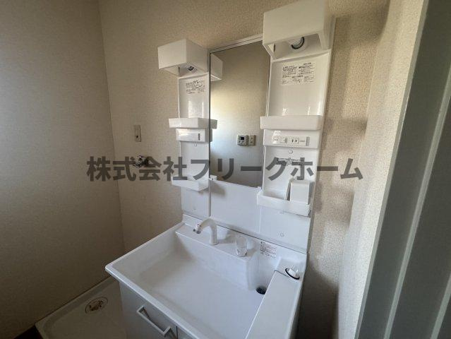 三鷹市井の頭１丁目のアパートの洗面所