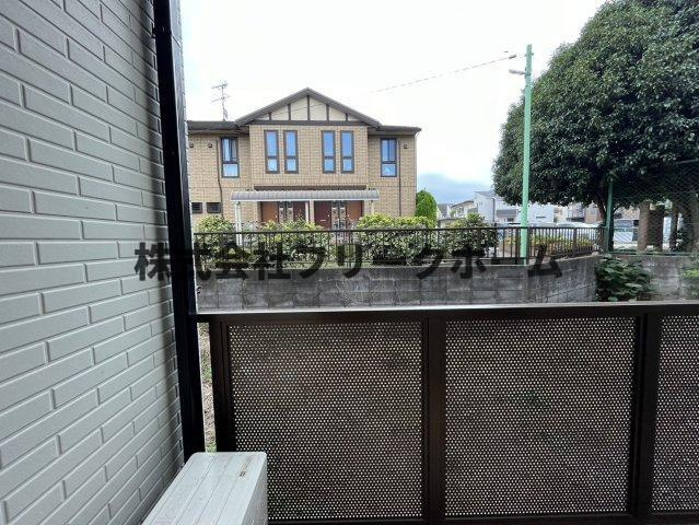 三鷹市井の頭１丁目のアパートのバルコニー