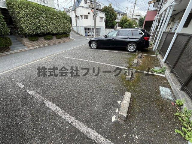 三鷹市井の頭１丁目のアパートの駐車場