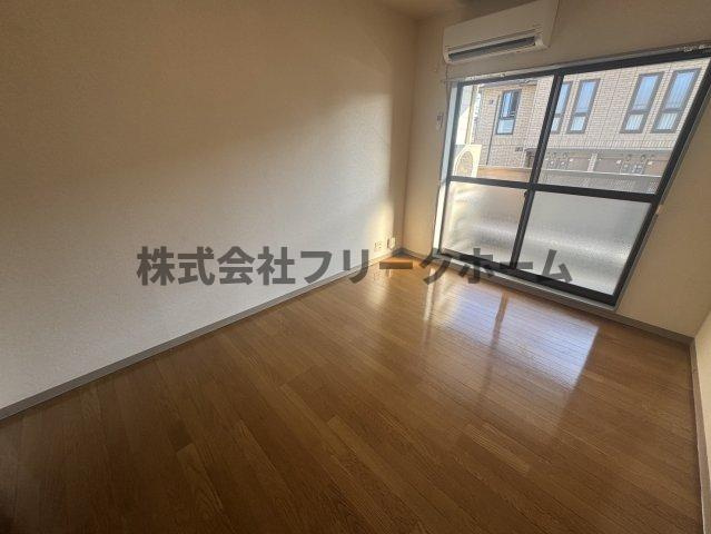 三鷹市井の頭１丁目のアパートの居間・リビング