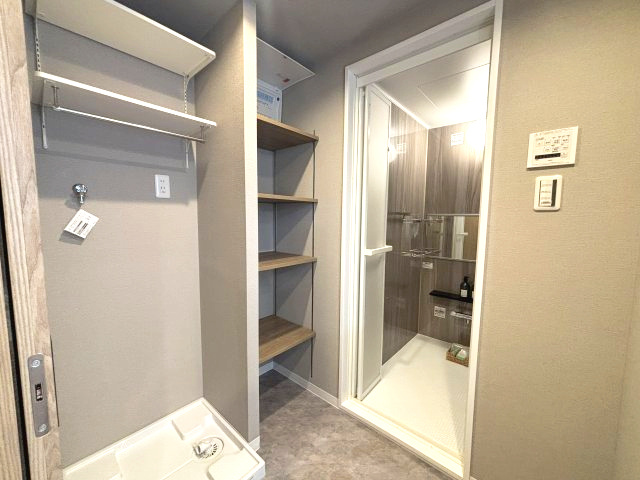 ライオンズガーデン狭山富士見の独立洗面台|洗面所にも、収納あり！タオルを綺麗に収納できます！