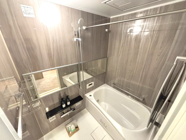 ライオンズガーデン狭山富士見の浴室|落ち着いた色の浴室です。