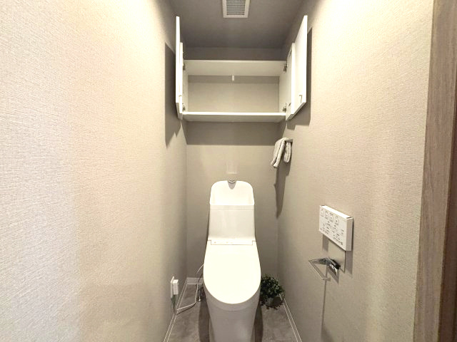 ライオンズガーデン狭山富士見のトイレ|トイレの壁紙もおしゃれです。