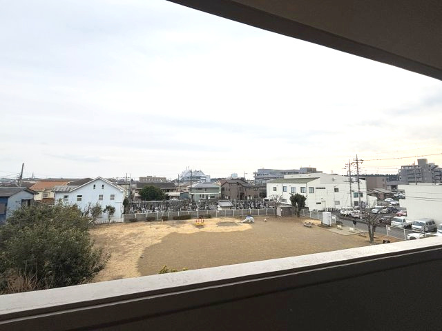 ライオンズガーデン狭山富士見の展望|目の前に公園があり、お子様の遊び場として良いですね！