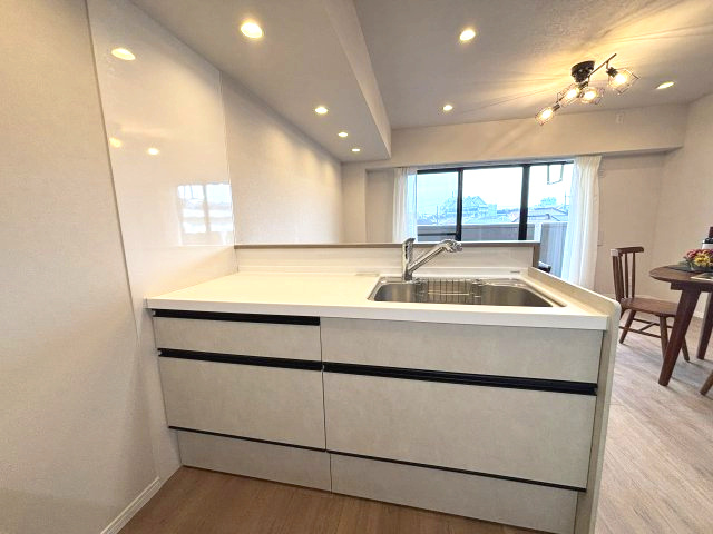ライオンズガーデン狭山富士見のキッチン|家族との会話を楽しみながら、洗い物が可能！