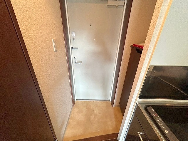 SERENITE新大阪の玄関