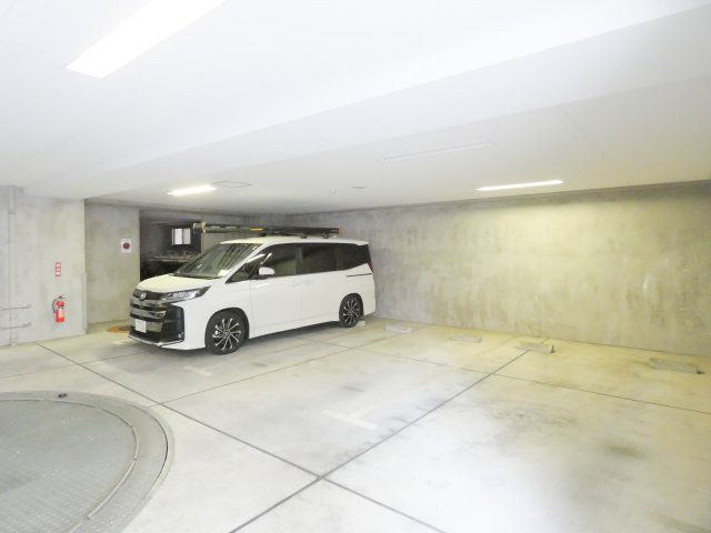 プライマル八王子横山町の駐車場
