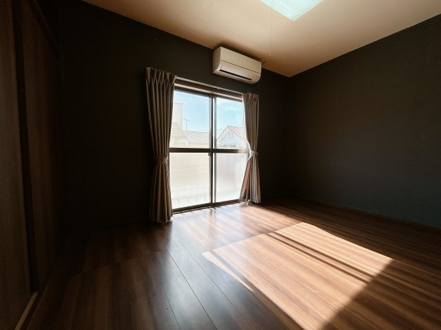 熊谷市葛和田の洋室