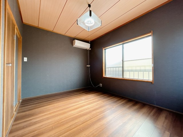 熊谷市葛和田の洋室