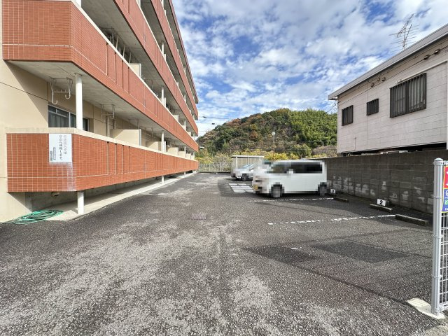 カレッジヒルズの駐車場
