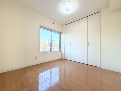 【洋室】 | 東急西市ヶ尾ドエリングB棟 | ◆子どものスタディ空間として、あるいは書斎やホビールームとして生活スタイルに合わせて使えるプライベートルーム。居心地のいい落ち着いたインテリアが似合います。