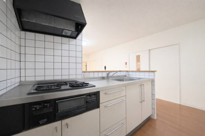 【キッチン】 | 東急西市ヶ尾ドエリングB棟 | ◆ご家族みんなで調理ができる位のスペースを実現したキッチン空間となっております。みんなで作った料理を召し上がりながらの会話は、どのような物になるのでしょうか。