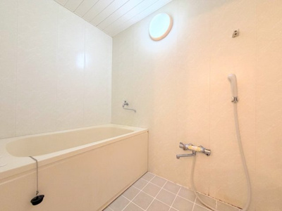 【浴室】 | 東急西市ヶ尾ドエリングB棟 | ◆お子様と一緒にバスタイムを楽しめる広々空間。浴室乾燥機付で心地よいバスタイムを実現します。