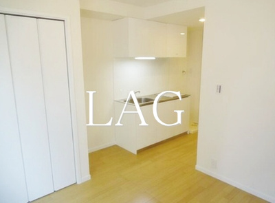 【居間・リビング】 | ＳＴＲＡＢＩＴＡ | 洋室のお部屋です。