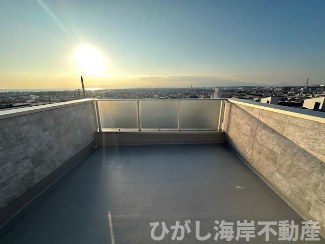 藤沢市片瀬山１丁目　新築戸建　全３棟のバルコニー|ルーフバルコニー