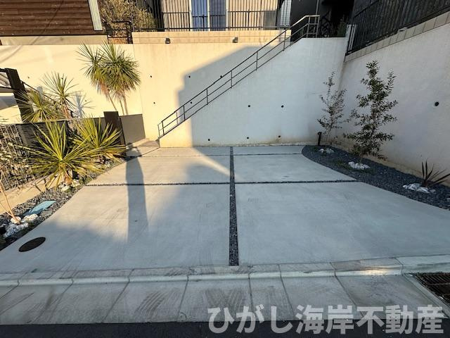 藤沢市片瀬山１丁目　新築戸建　全３棟の駐車場|駐車スペース