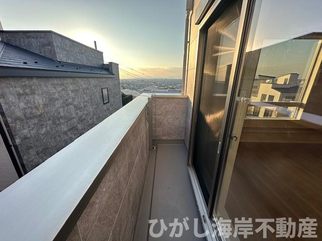 藤沢市片瀬山１丁目　新築戸建　全３棟の構造・工法・仕様|バルコニー