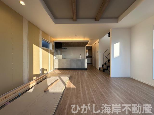藤沢市片瀬山１丁目　新築戸建　全３棟の居間・リビング|18.9帖　LDK