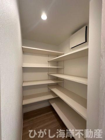 藤沢市片瀬山１丁目　新築戸建　全３棟の収納|パントリー