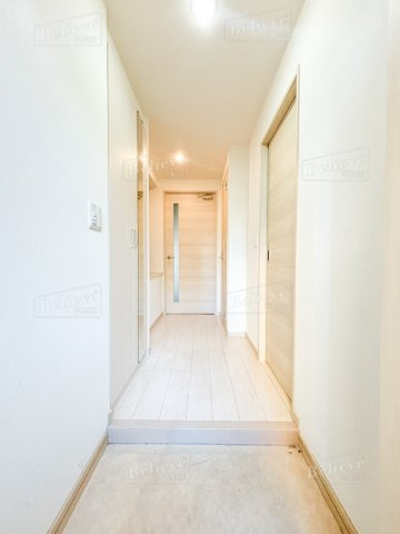 グランドウェルストーンの玄関|シューズインクローゼットもあります★