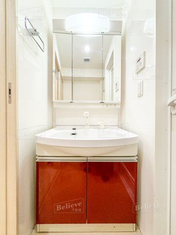 グランドウェルストーンの洗面所|明るい洗面所です★