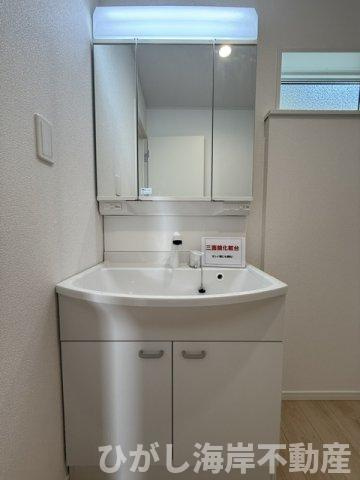 平塚市田村8丁目　新築戸建　全2棟の独立洗面台|三面鏡化粧台