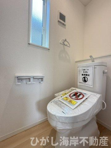 平塚市田村8丁目　新築戸建　全2棟のトイレ|洗浄機能付きお手洗い