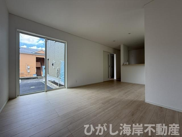 平塚市田村8丁目　新築戸建　全2棟の居間・リビング|16帖　LDK