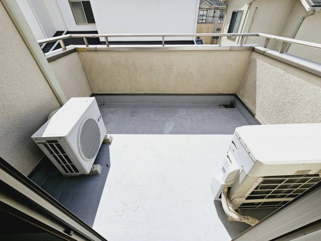 京地３丁目戸建のバルコニー|■2階バルコニー■ほど広く、たくさん干せそうです。